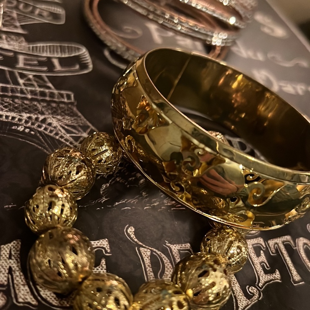 Vintage Bracelets Assorted (all included) - Picture 5 of 11